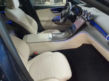 MERCEDES-BENZ C 220d T 9G-Ava Pano Assi  BusiP HuD DIS