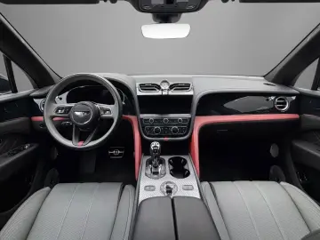 2025 Bentayga EWB Mulliner V8