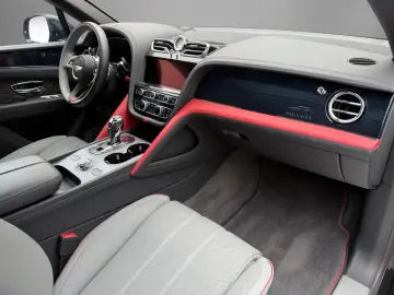2025 Bentayga EWB Mulliner V8