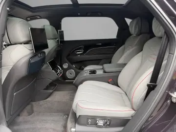 2025 Bentayga EWB Mulliner V8