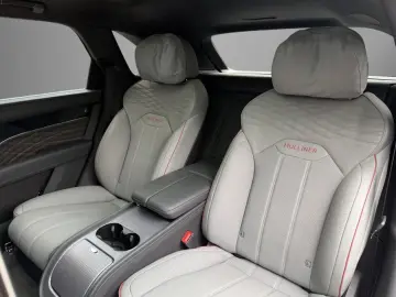 2025 Bentayga EWB Mulliner V8