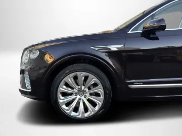 Bentley Bentayga Azure V8 2025