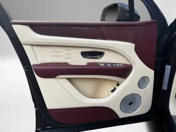Bentley Bentayga Azure V8 2025