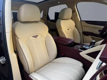 Bentley Bentayga Azure V8 2025