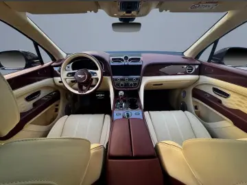 Bentley Bentayga Azure V8 2025