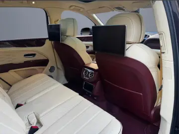 Bentley Bentayga Azure V8 2025