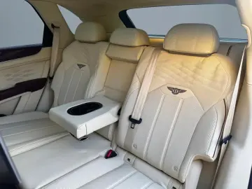 Bentley Bentayga Azure V8 2025