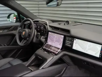 Porsche Cayenne Coupe Electric HA steering head-up BOSE