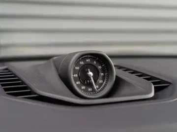 Porsche Cayenne Coupe Electric HA steering head-up BOSE