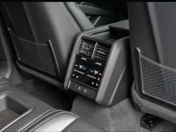 Porsche Cayenne Coupe Electric HA steering head-up BOSE