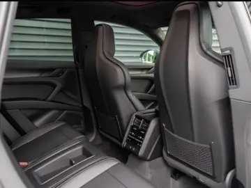 Porsche Cayenne Coupe Electric HA steering head-up BOSE