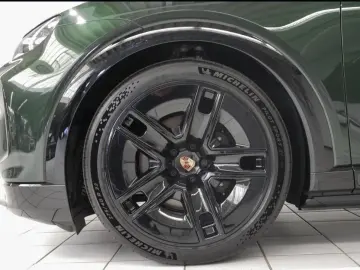 Porsche Cayenne Coupe Electric Bose Headup HD Matrix LED