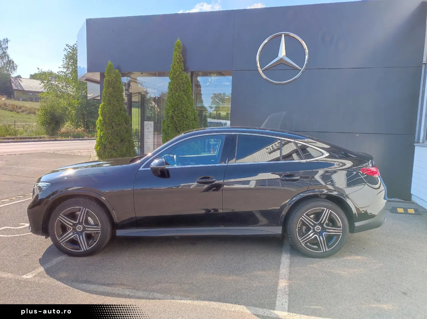 MERCEDES-BENZ GLC 300 4M Coupé 9G-TR AHK Distr Easy-P Pano