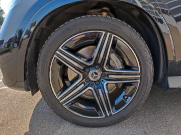 MERCEDES-BENZ GLC 300 4M Coupé 9G-TR AHK Distr Easy-P Pano