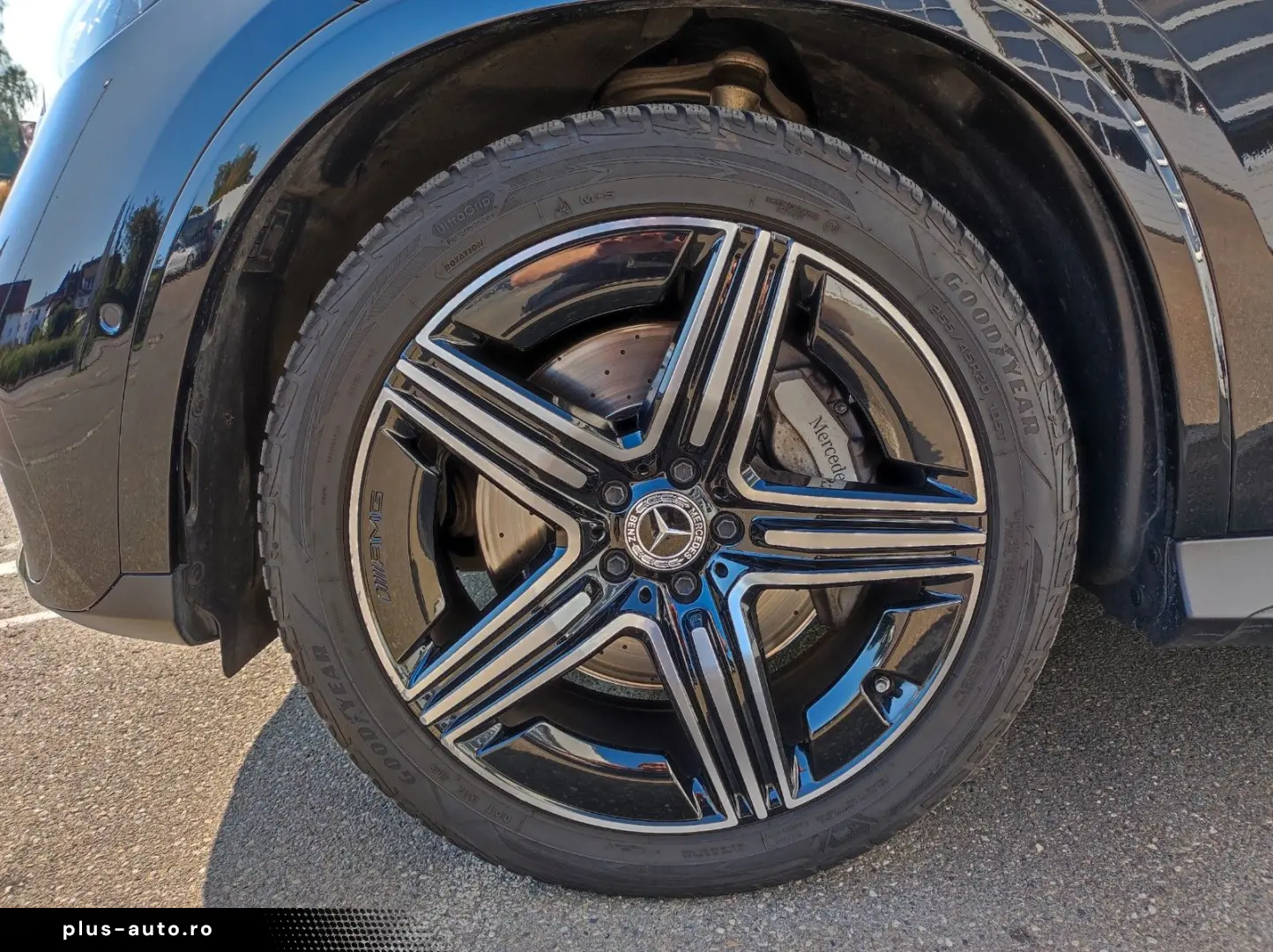 MERCEDES-BENZ GLC 300 4M Coupé 9G-TR AHK Distr Easy-P Pano