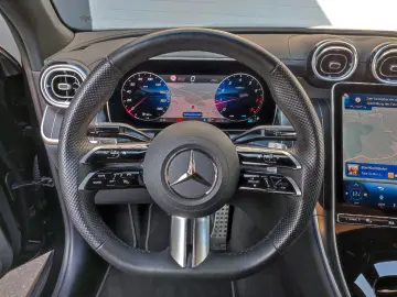 MERCEDES-BENZ GLC 300 4M Coupé 9G-TR AHK Distr Easy-P Pano