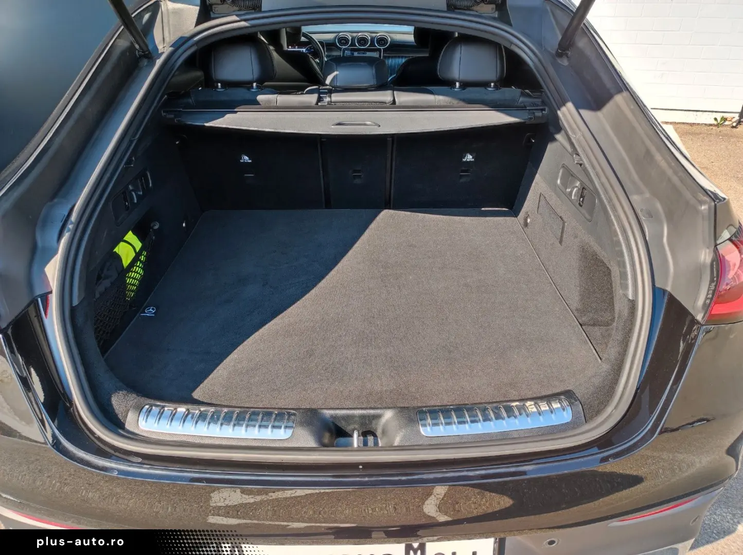 MERCEDES-BENZ GLC 300 4M Coupé 9G-TR AHK Distr Easy-P Pano