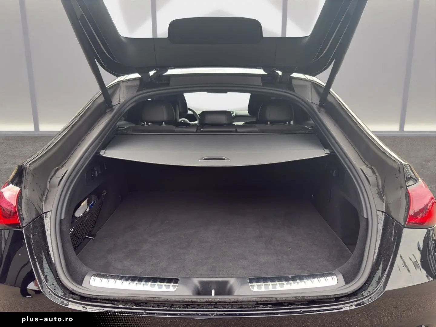 MERCEDES-BENZ GLC 300 d 4M COUPE AMG NIGHT AHK DISTR 360