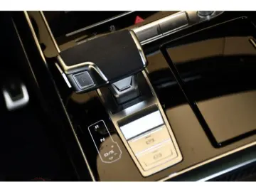 AUDI RS Q8 4.0 TFSI quattro Tiptronic Standhzg AHK Pa