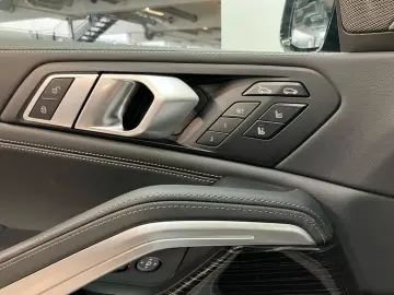 BMW X6 M60i xDrive M Sport Pro AHK Standhzg Pano ACC