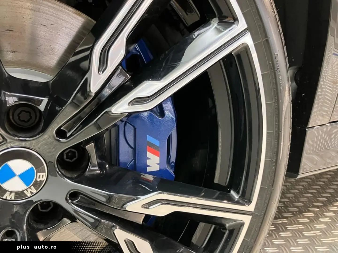 BMW X6 M60i xDrive M Sport Pro AHK Standhzg Pano ACC