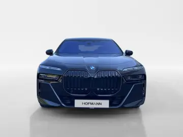 BMW 740d xDr M Sport Pro SkyLounge TheatreScreen AHK
