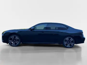 BMW 740d xDr M Sport Pro SkyLounge TheatreScreen AHK