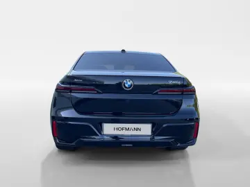 BMW 740d xDr M Sport Pro SkyLounge TheatreScreen AHK