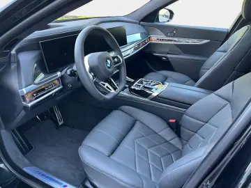 BMW 740d xDr M Sport Pro SkyLounge TheatreScreen AHK
