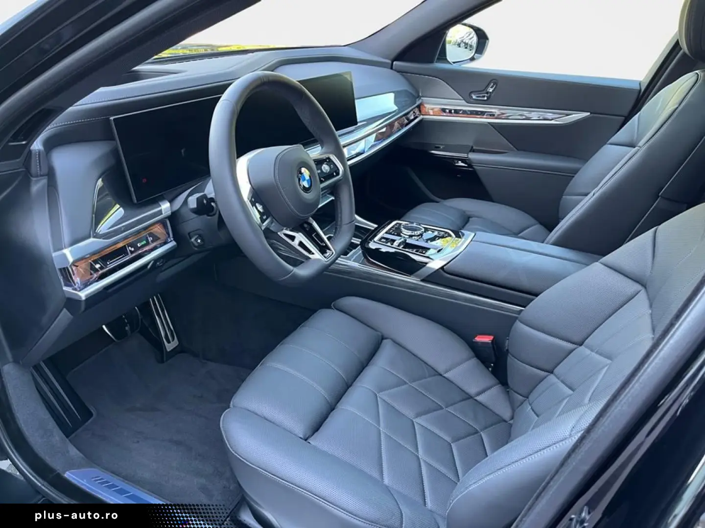 BMW 740d xDr M Sport Pro SkyLounge TheatreScreen AHK