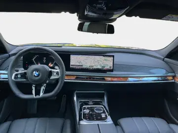BMW 740d xDr M Sport Pro SkyLounge TheatreScreen AHK