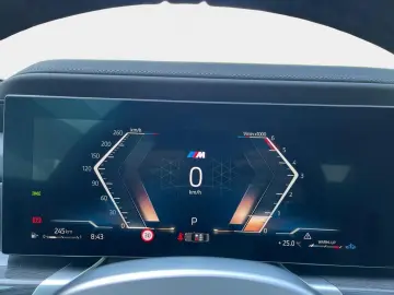 BMW 740d xDr M Sport Pro SkyLounge TheatreScreen AHK