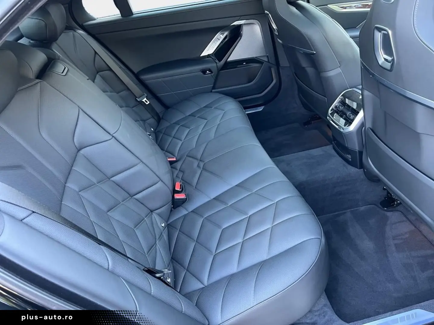 BMW 740d xDr M Sport Pro SkyLounge TheatreScreen AHK