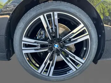 BMW 740d xDr M Sport Pro SkyLounge TheatreScreen AHK
