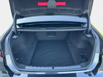 BMW 740d xDr M Sport Pro SkyLounge TheatreScreen AHK