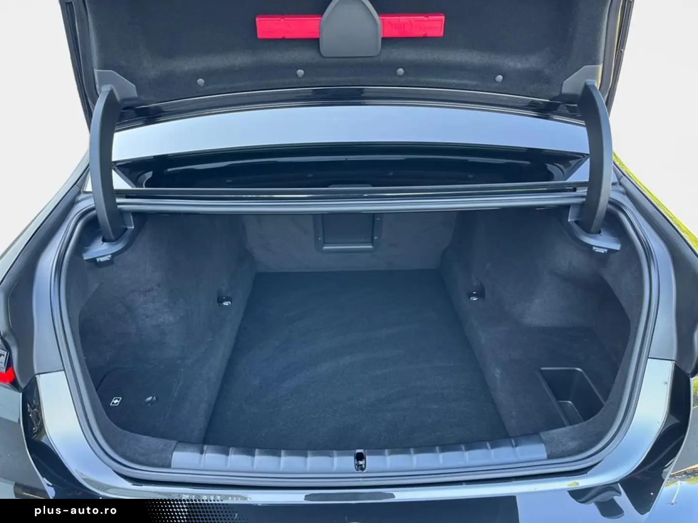 BMW 740d xDr M Sport Pro SkyLounge TheatreScreen AHK
