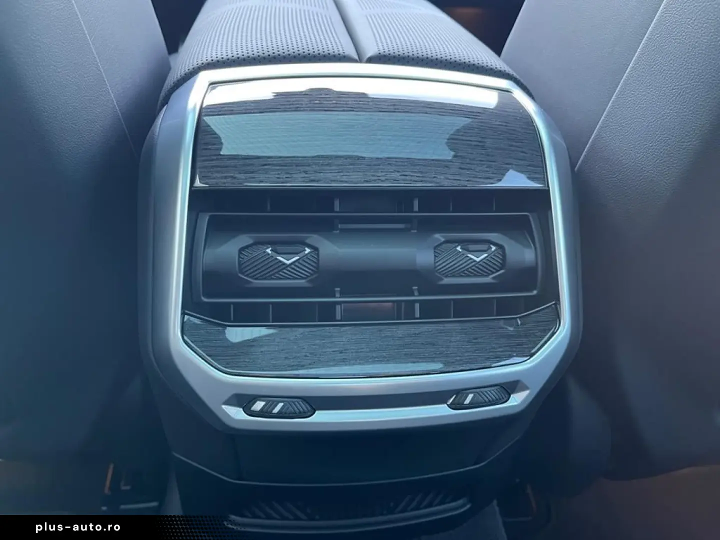 BMW 740d xDr M Sport Pro SkyLounge TheatreScreen AHK
