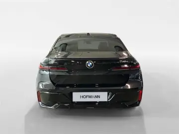 BMW 740d xDr M Sport Pro SkyLounge TheatreScreen AHK