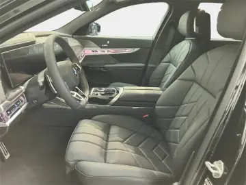 BMW 740d xDr M Sport Pro SkyLounge TheatreScreen AHK