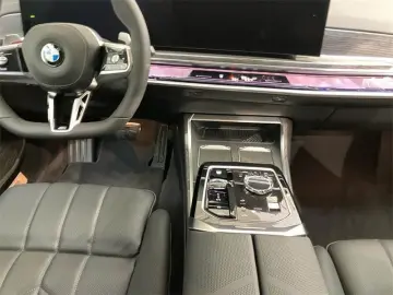 BMW 740d xDr M Sport Pro SkyLounge TheatreScreen AHK