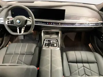 BMW 740d xDr M Sport Pro SkyLounge TheatreScreen AHK