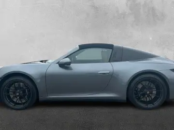 Porsche 911 Targa 4 GTS (992 II)