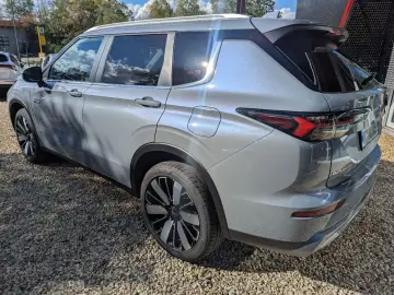 MITSUBISHI Outlander PHEV 2.4 Intro Edition