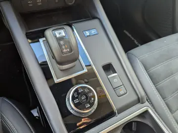 MITSUBISHI Outlander PHEV 2.4 Intro Edition