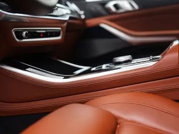 BMW X5 50e xDrive   Pano - HUD - Massage