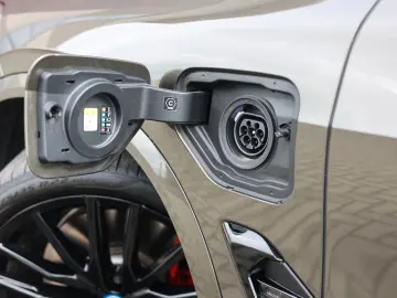 BMW X5 50e xDrive   Pano - HUD - Massage