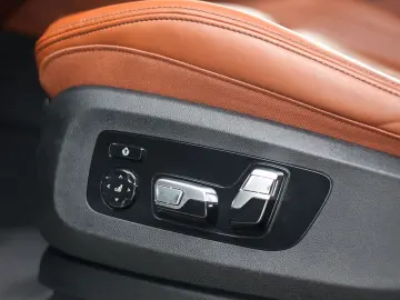 BMW X5 50e xDrive   Pano - HUD - Massage