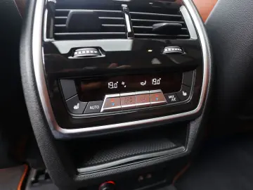 BMW X5 50e xDrive   Pano - HUD - Massage