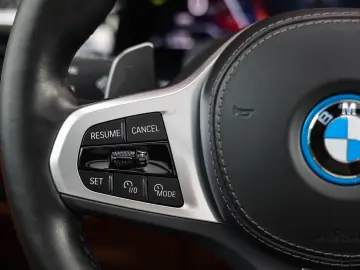 BMW X5 50e xDrive   Pano - HUD - Massage