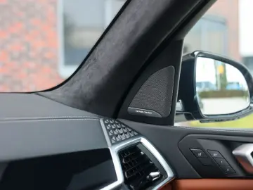 BMW X5 50e xDrive   Pano - HUD - Massage